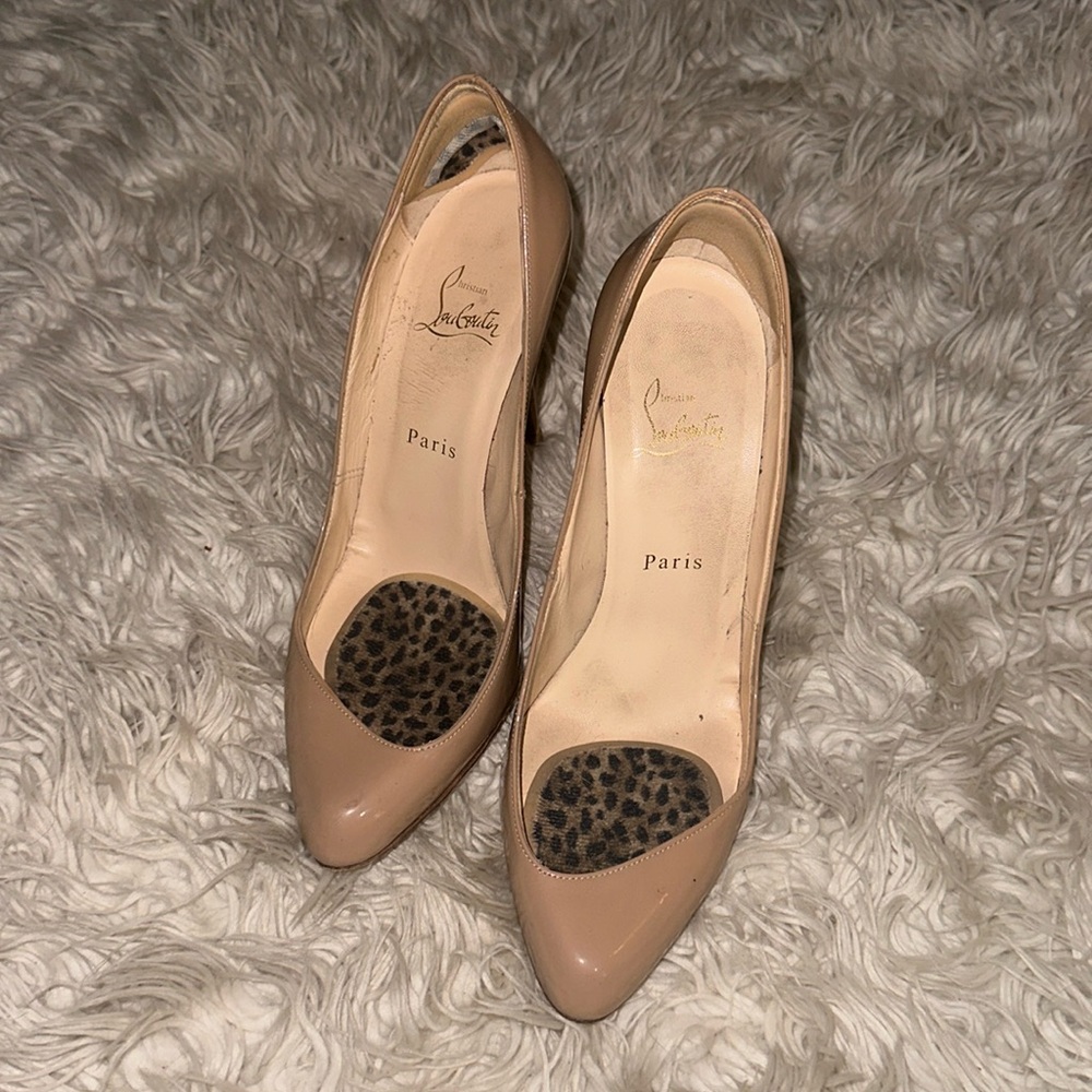 Christian Louboutin nude patent toe cleavage heels 40 meow